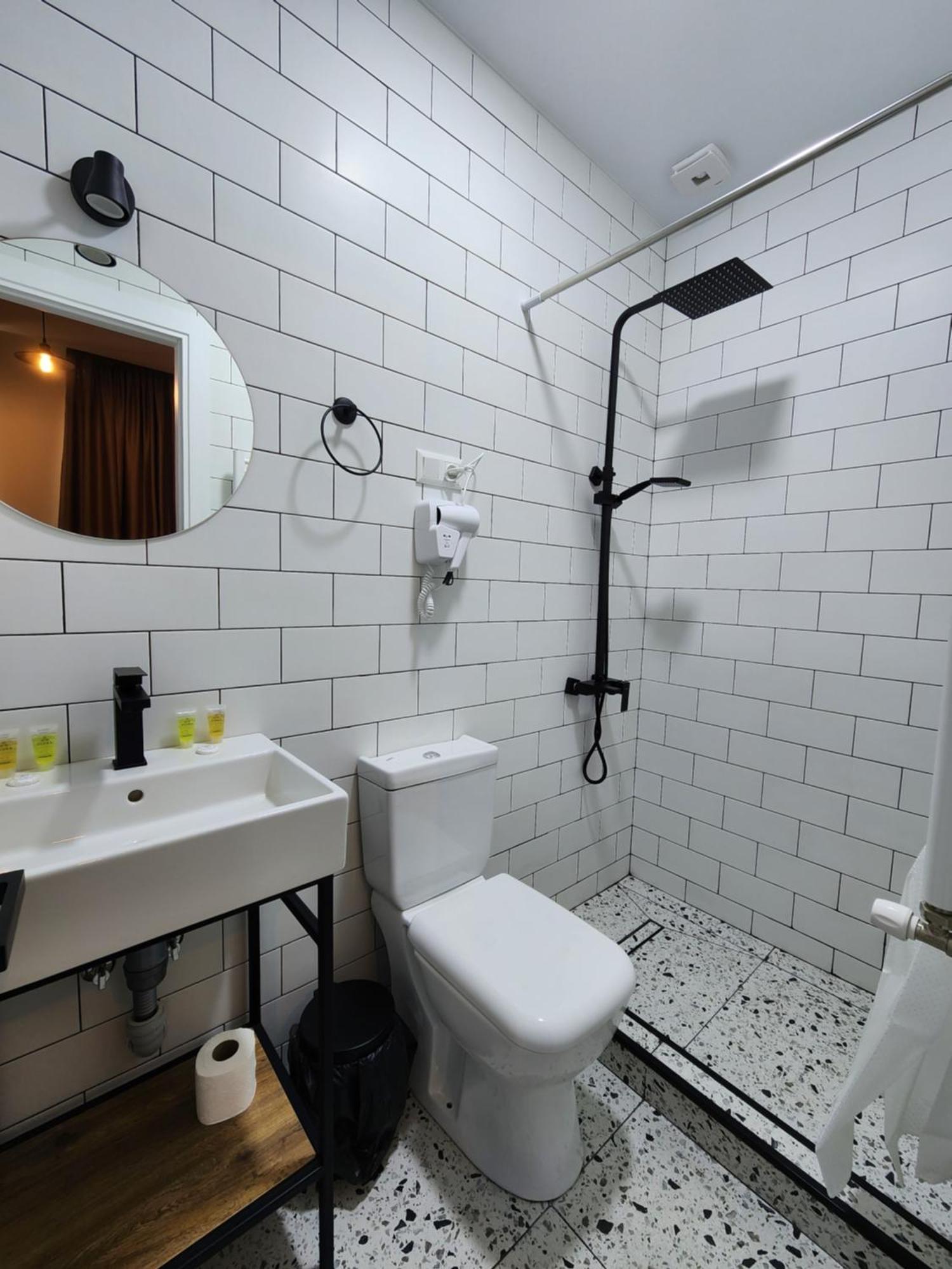 Dro Hotel 库塔伊西 外观 照片